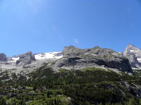 Crolla seracco in Marmolada: 15 coinvolti 7 feriti