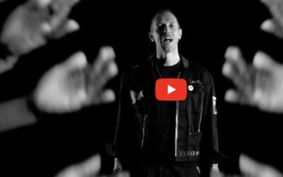 Straordinari Coldplay! Pubblicano il video del loro ultimo singolo interpretato nella lingua dei segni
